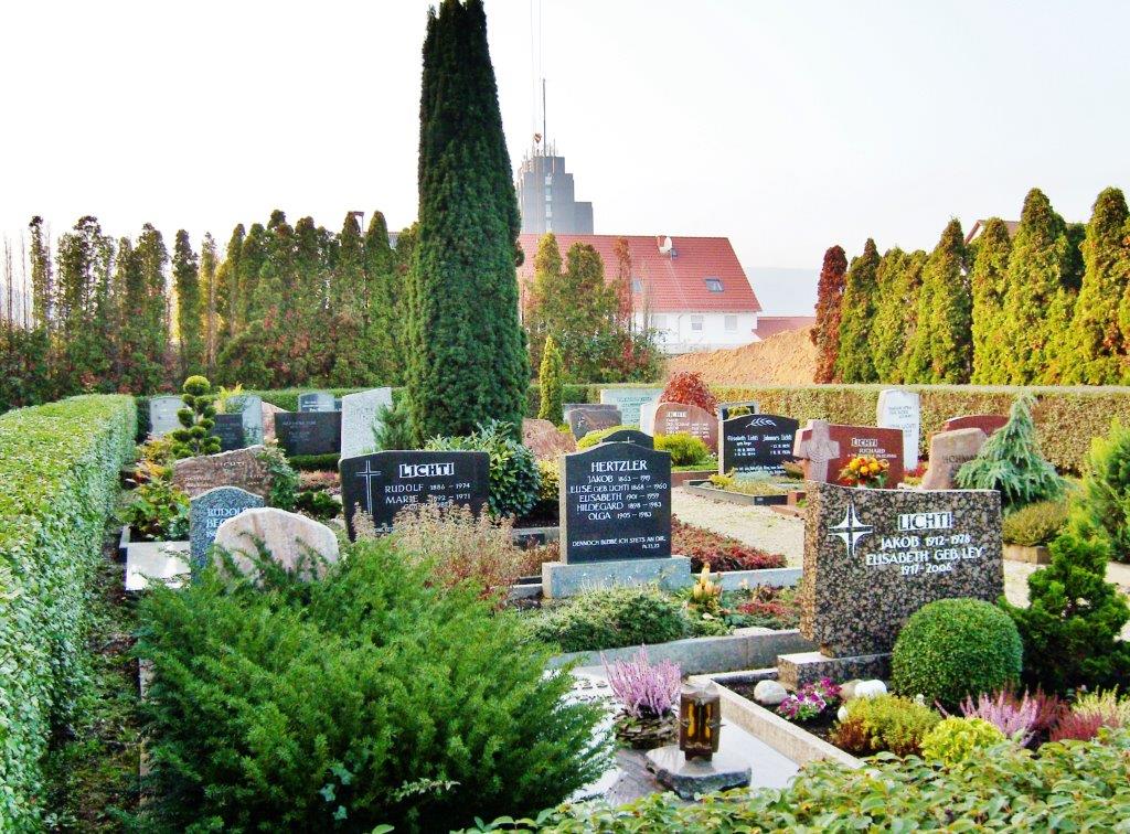 Mennoniten_friedhof_in_der_Adolf_Kolping_Strasse.jpg