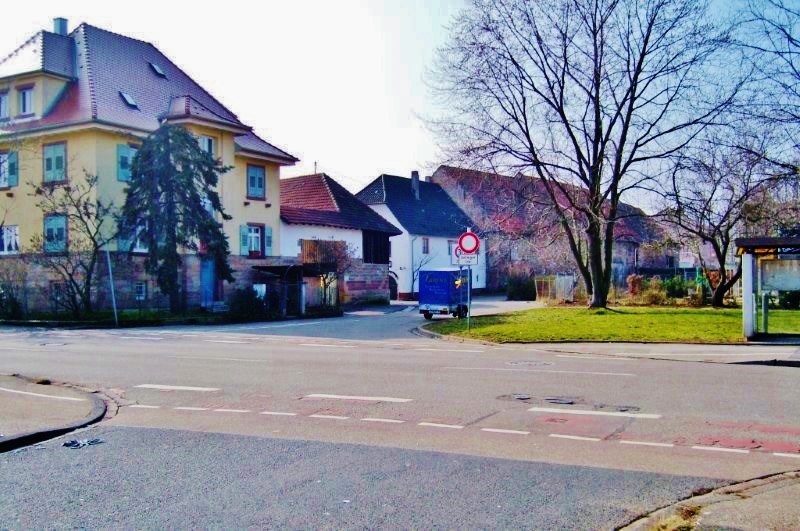 Einfahrt_zum_Hof_von_der_Adolf_Kolping_Strasse_aus.jpg